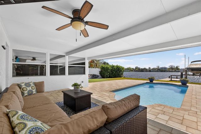 8848 SUNLIT COVE DRIVE NE, St Petersburg, FL 33702