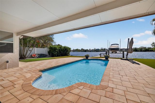 8848 SUNLIT COVE DRIVE NE, St Petersburg, FL 33702