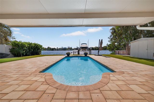 8848 SUNLIT COVE DRIVE NE, St Petersburg, FL 33702