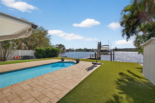 8848 SUNLIT COVE DRIVE NE, St Petersburg, FL 33702