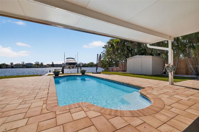 8848 SUNLIT COVE DRIVE NE, St Petersburg, FL 33702