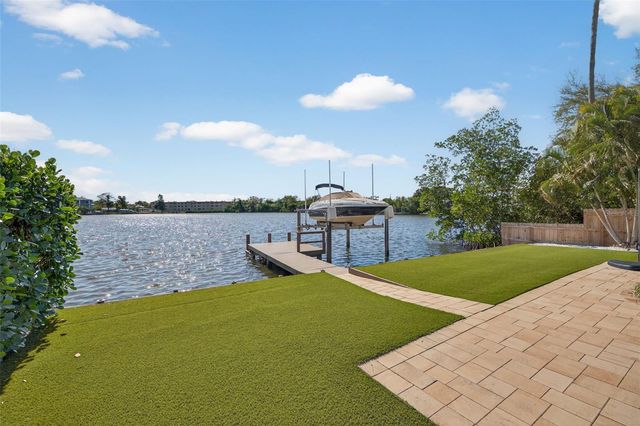 8848 SUNLIT COVE DRIVE NE, St Petersburg, FL 33702