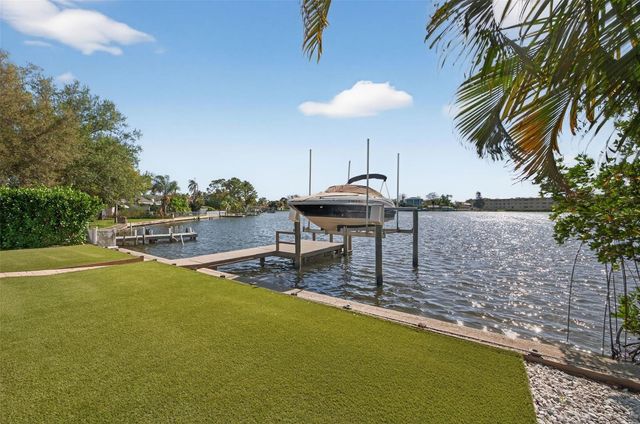 8848 SUNLIT COVE DRIVE NE, St Petersburg, FL 33702