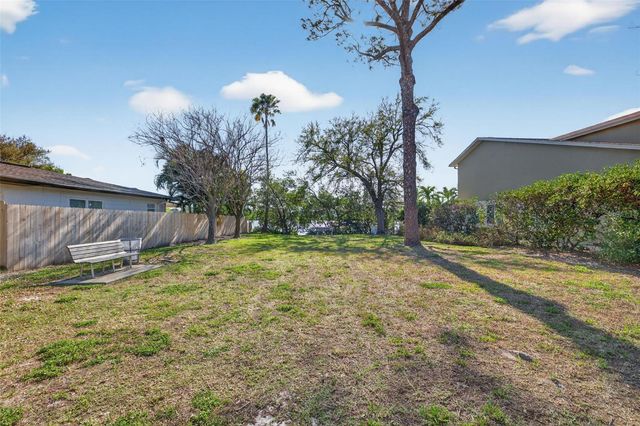 8848 SUNLIT COVE DRIVE NE, St Petersburg, FL 33702