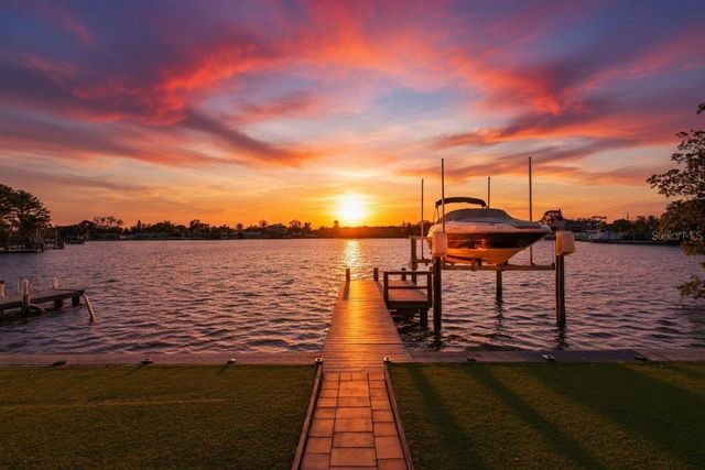 8848 SUNLIT COVE DRIVE NE, St Petersburg, FL 33702