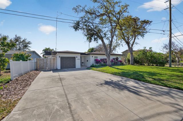 8848 SUNLIT COVE DRIVE NE, St Petersburg, FL 33702