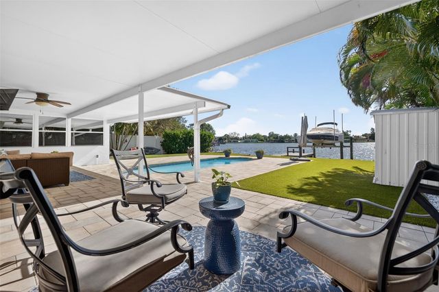 8848 SUNLIT COVE DRIVE NE, St Petersburg, FL 33702