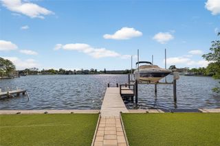 8848 SUNLIT COVE DRIVE NE, St Petersburg, FL 33702