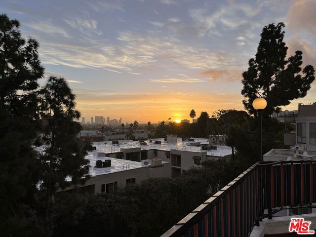 8530 Holloway Drive 222, West Hollywood, CA 90069