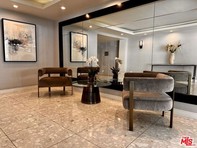 8530 Holloway Drive 222, West Hollywood, CA 90069