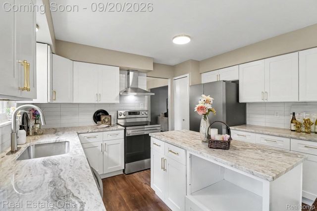 4463 Westover Drive, West Bloomfield Charter Township, MI 48323