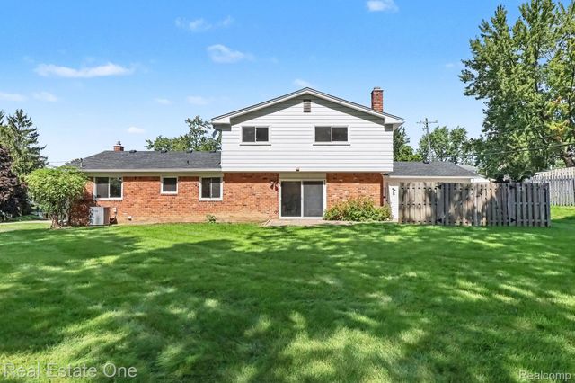 4463 Westover Drive, West Bloomfield Charter Township, MI 48323