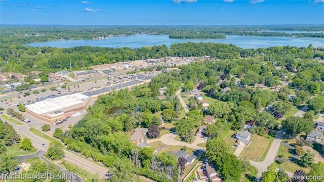 4463 Westover Drive, West Bloomfield Charter Township, MI 48323
