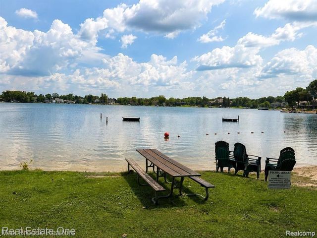 4463 Westover Drive, West Bloomfield Charter Township, MI 48323