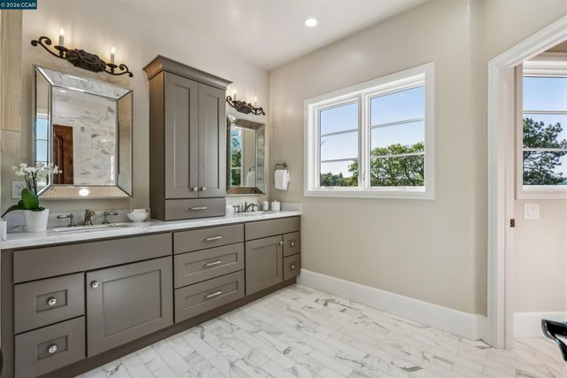 850 Las Trampas Rd, Lafayette, CA 94549