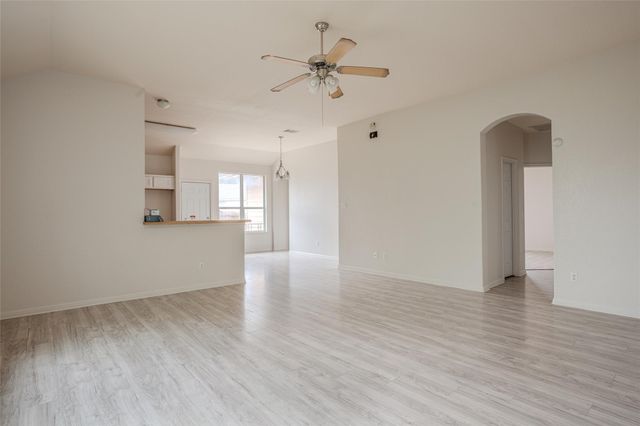 140 Dropper, Kyle, TX 78640