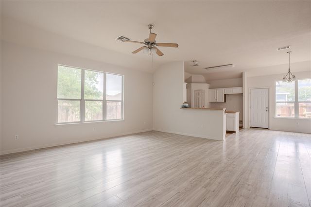 140 Dropper, Kyle, TX 78640