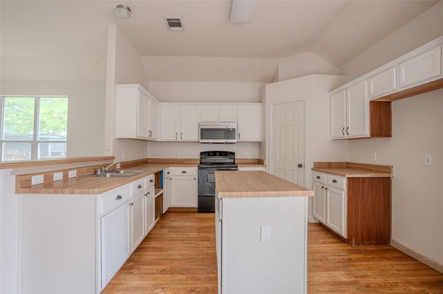 140 Dropper, Kyle, TX 78640