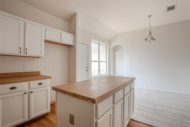 140 Dropper, Kyle, TX 78640