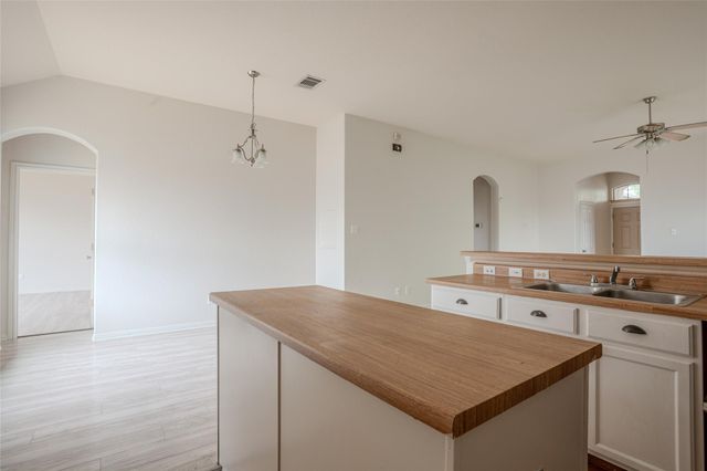 140 Dropper, Kyle, TX 78640