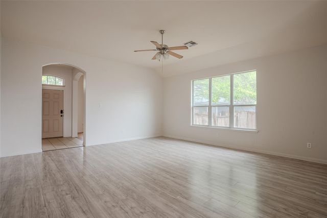 140 Dropper, Kyle, TX 78640