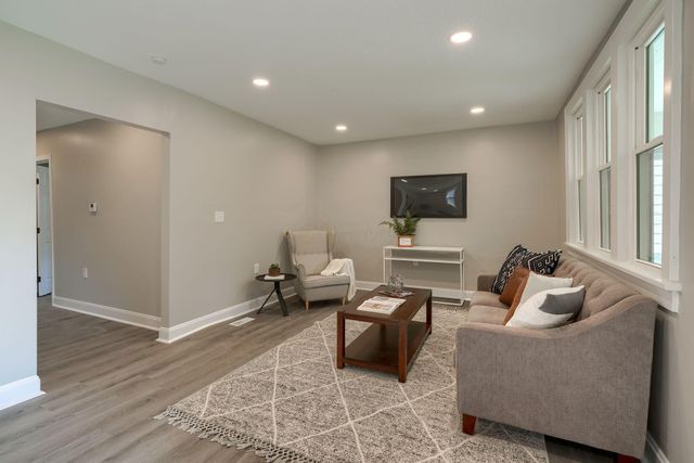 1071 Seymour Avenue, Columbus, OH 43206