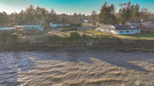 514 Mountain View Court SE, Ocean Shores, WA 98569
