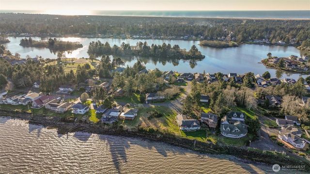 514 Mountain View Court SE, Ocean Shores, WA 98569