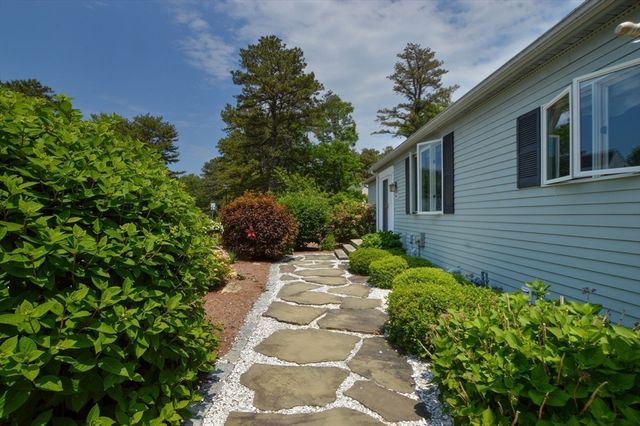 240 Surf Dr, Mashpee, MA 02649