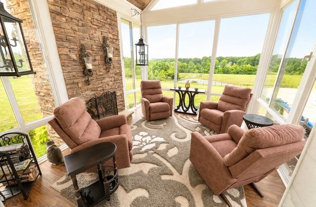 333 Moonlight Dr, Vanleer, TN 37181
