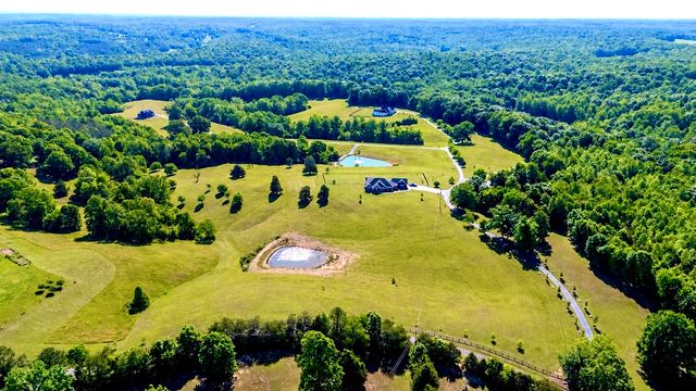 333 Moonlight Dr, Vanleer, TN 37181