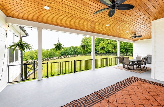 333 Moonlight Dr, Vanleer, TN 37181