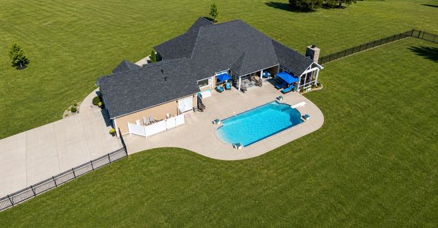 333 Moonlight Dr, Vanleer, TN 37181