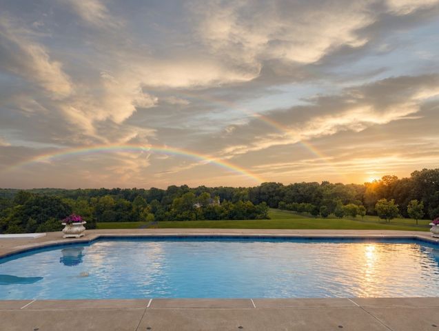 333 Moonlight Dr, Vanleer, TN 37181