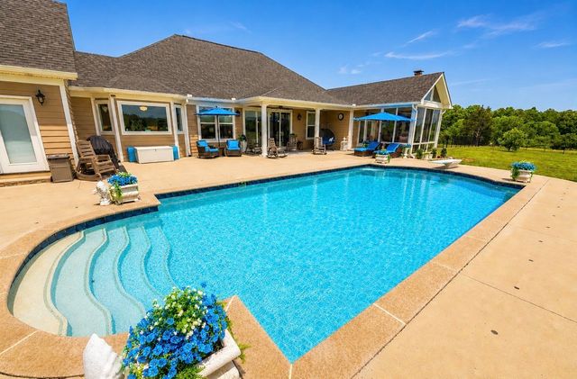 333 Moonlight Dr, Vanleer, TN 37181