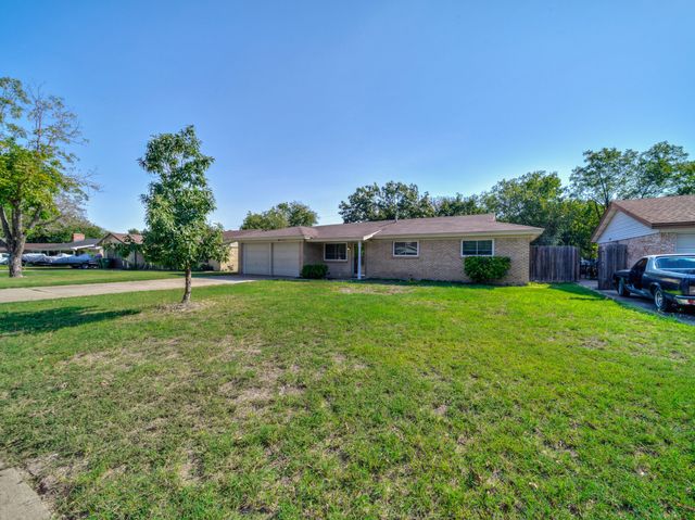 844 Saddle Road, White Settlement, TX 76108
