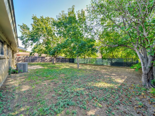 844 Saddle Road, White Settlement, TX 76108