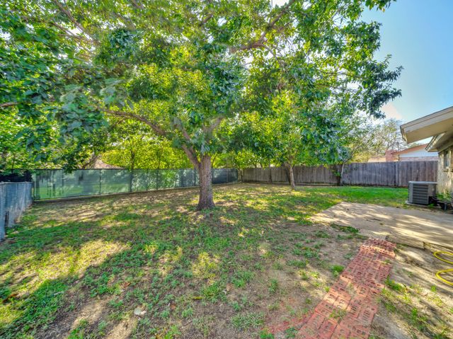 844 Saddle Road, White Settlement, TX 76108