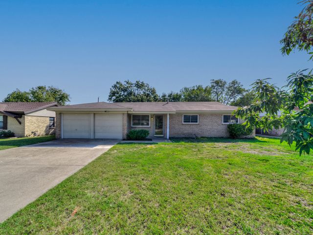 844 Saddle Road, White Settlement, TX 76108
