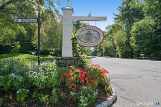 4 Freedom Circle 4, Southbury, CT 06488