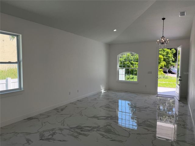 8926 N ORLEANS, Tampa, FL 33604