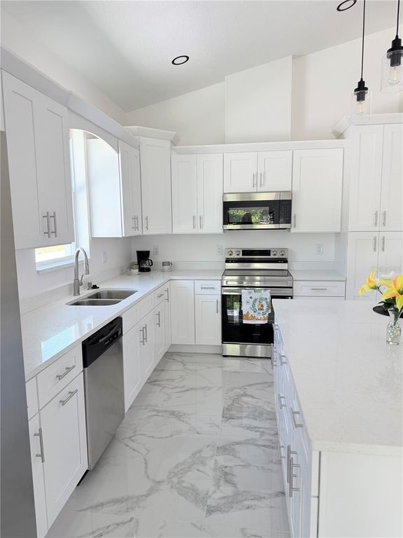 Image 10 of property listing at 8926 N ORLEANS, Tampa, FL 33604