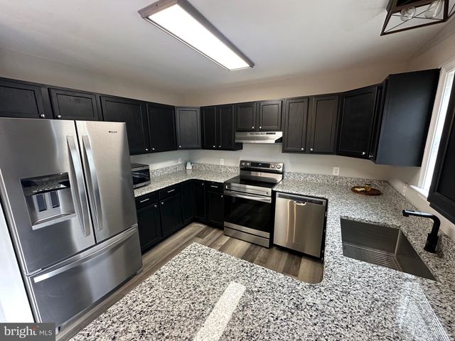 112 GEORGETOWN SQ, Martinsburg, WV 25401