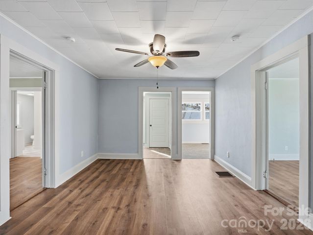 61 27th Street NW, Hickory, NC 28601