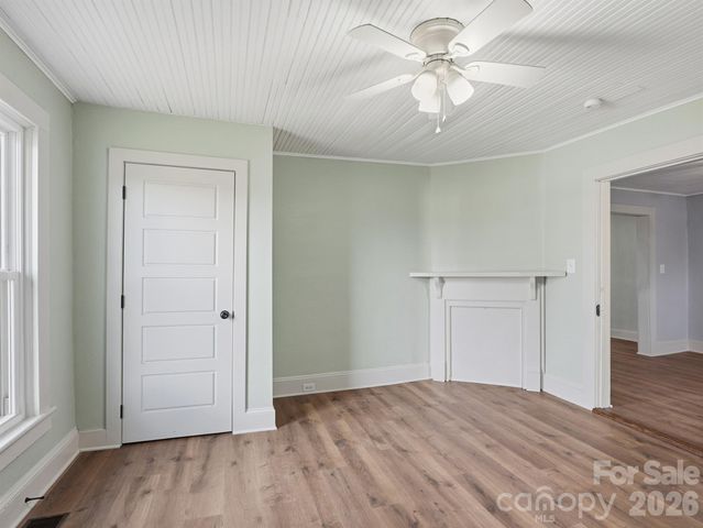 61 27th Street NW, Hickory, NC 28601