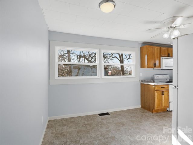 61 27th Street NW, Hickory, NC 28601