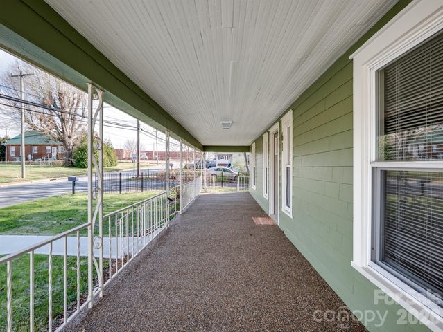 61 27th Street NW, Hickory, NC 28601