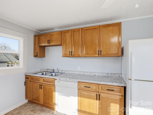 61 27th Street NW, Hickory, NC 28601