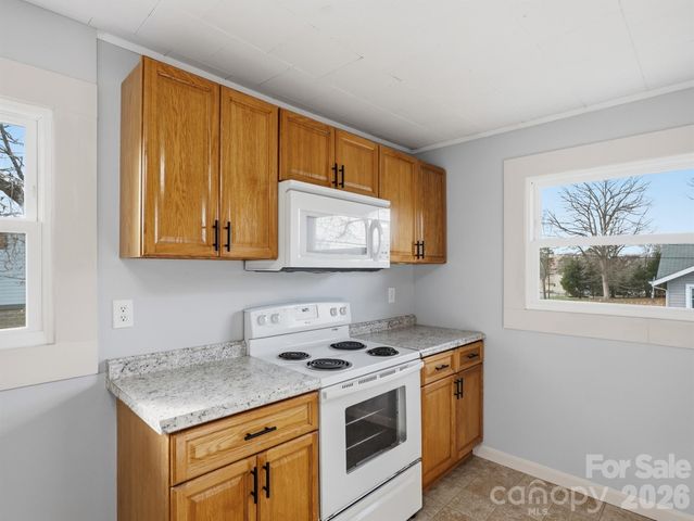 61 27th Street NW, Hickory, NC 28601