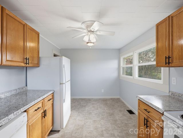 61 27th Street NW, Hickory, NC 28601